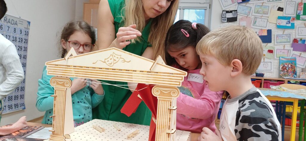 Projektový den ve škole: Stavíme divadlo